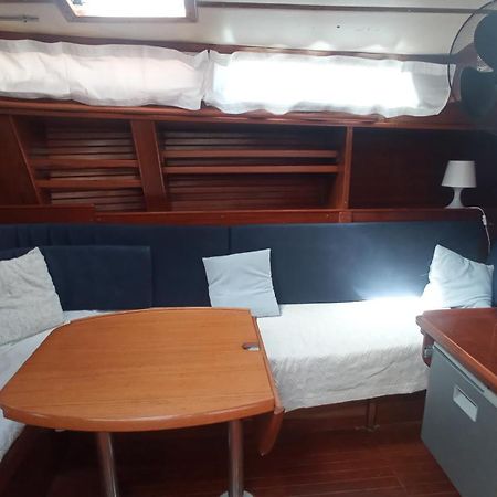 Best Barcelona Boat Experience 圣阿德里安-德贝索斯 外观 照片