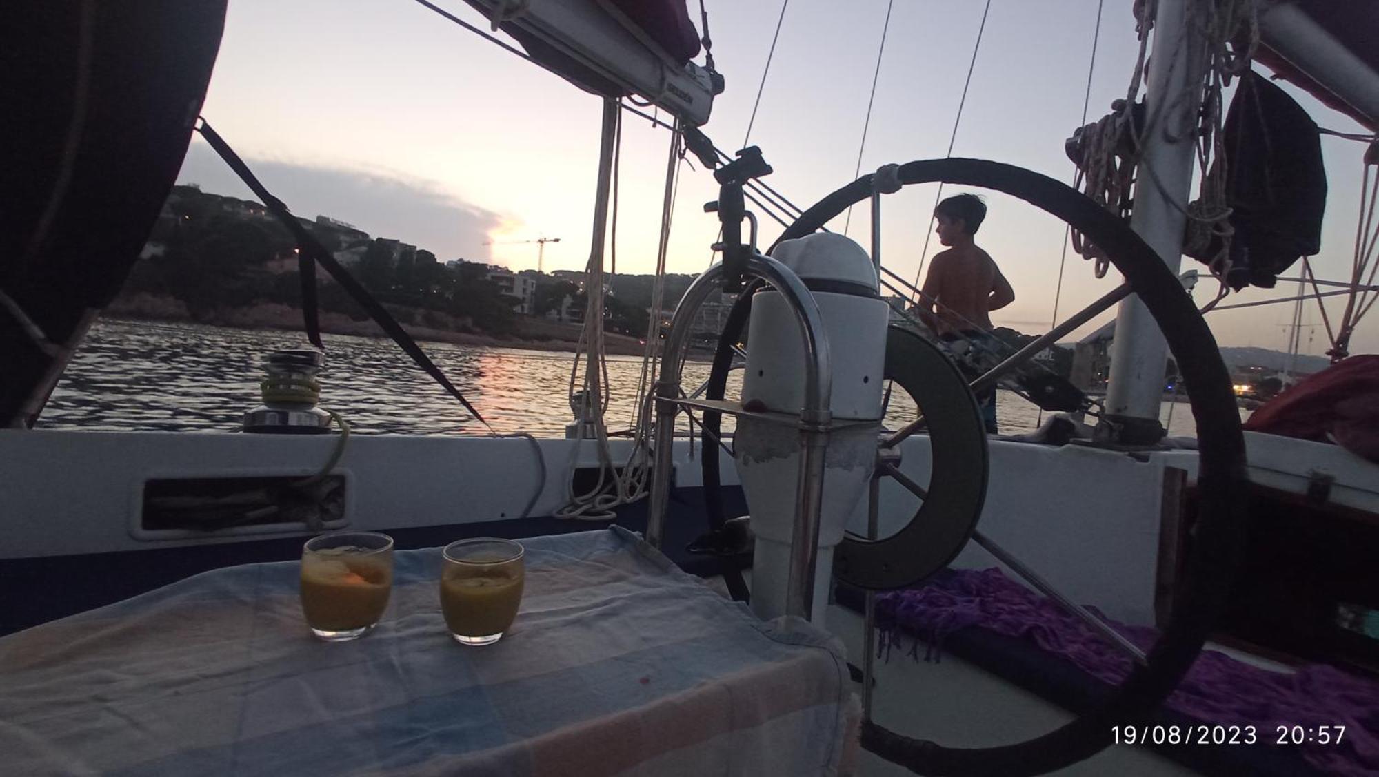 Best Barcelona Boat Experience 圣阿德里安-德贝索斯 外观 照片